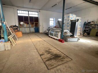 Ponúkame na predaj halu s pozemkom nachádzajúcu sa v okresno