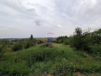 Realitná kancelária RE/MAX Vám ponúka na predaj priestranný 