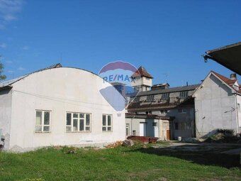 Realitná kancelária RE/MAX Vám ponúka na predaj priemyselný 
