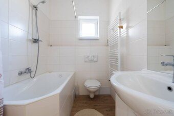 RE/MAX ponúka na predaj rodinný dom v Nemšovej časť Ľuborča.