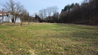 Ponúkame na predaj pozemok o výmere 4500 m2, možnosť rozdele