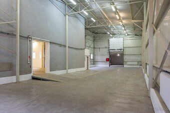 Prenajmem skladové priestory v Hlohovci. Od 200m2 - 2500m2. 
