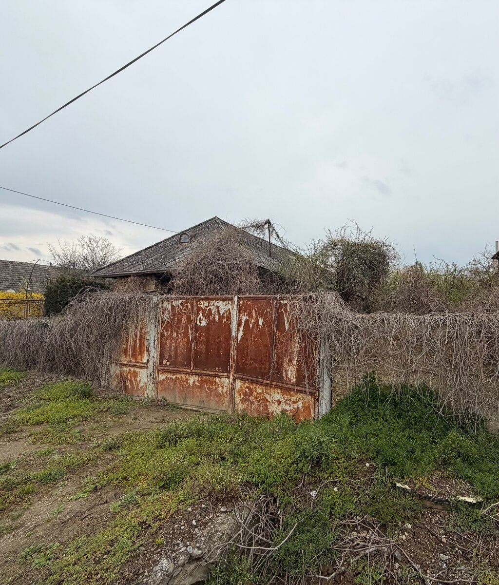 Dostupné Reality ponúkajú na predaj stavebný pozemok pre výs