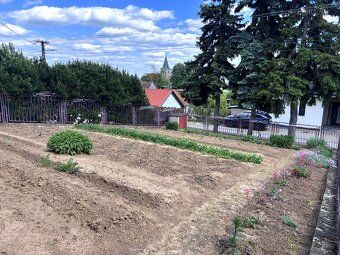 ZÁKLADNÉ ÚDAJE: - zastavaná plocha domu: 82m2 - možnosť pris