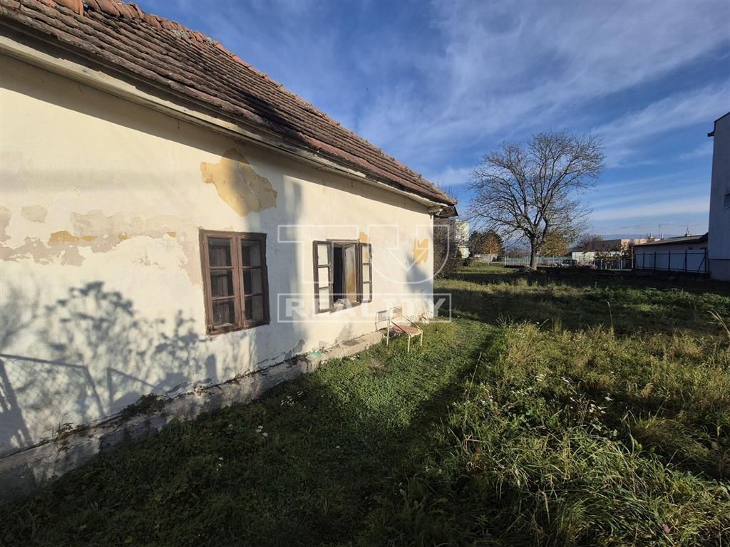 TUreality ponúka na predaj stavebný pozemok v srdci obce Náv