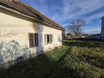 TUreality ponúka na predaj stavebný pozemok v srdci obce Náv