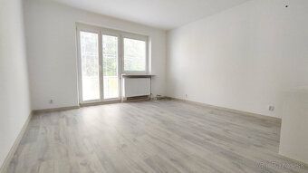 Predám priestranný, čiastočne zrekonštruovaný rodinný dom vo