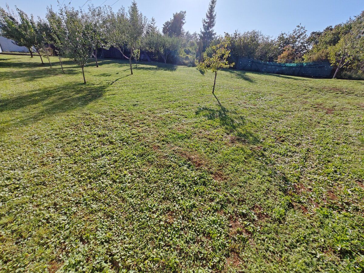 Predam záhrady/stavebne pozemky s výmerou 400 až 1.100m2 v z