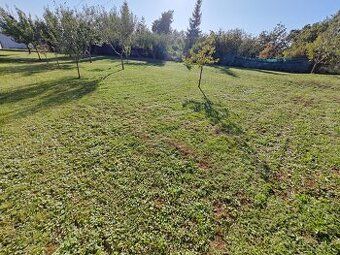 Predam záhrady/stavebne pozemky s výmerou 400 až 1.100m2 v z