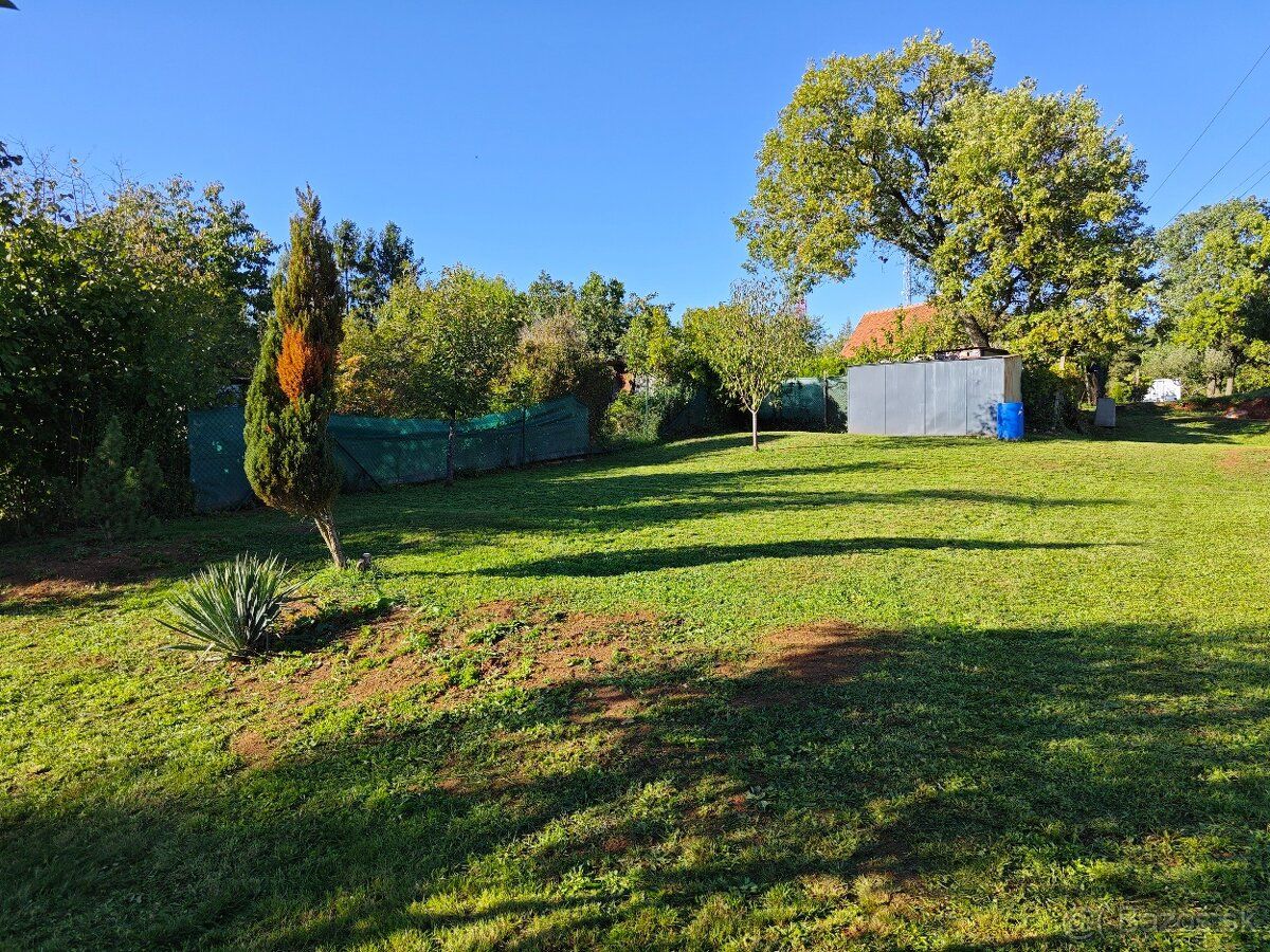 Predam záhrady/stavebne pozemky s výmerou 400 až 1.100m2 v z
