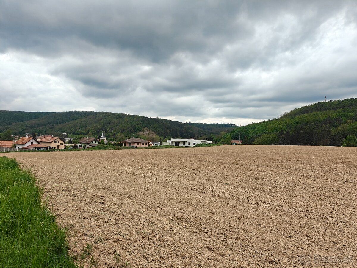 Ponúkam investičný pozemok v Budči, 3 km od Zvolena, 2 km pr