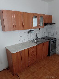 Ponúkame na prenájom (dlhodobo) 3 izb. nezariadený byt v obc