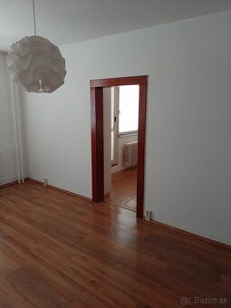 Ponúkame na prenájom (dlhodobo) 3 izb. nezariadený byt v obc