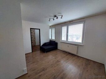 Do dlhodobého PRENÁJMU ponúkame 1 izbový byt /28 m2 /na ul. 