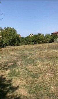 Ponúkame Vám na predaj stavebný pozemok v centre Komárna. Pl