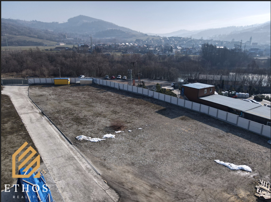 Ponúkame na prenájom rovinatý pozemok nachádzajúci sa v prie