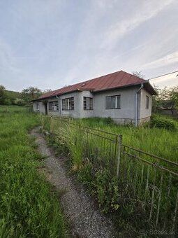 Predam dom po rodicoch 70 roky je 10x10 plus hospodarske bud