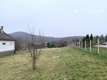Hľadáte pokojné bývanie mimo mesta, ale s rýchlym dosahom do