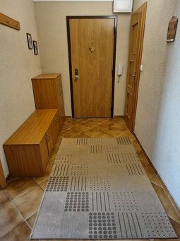 Na prenájom kompletne zariadený 3 izbový byt na sídlisku F v
