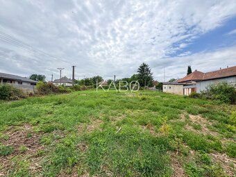 KABØ real estate Vám ponúka na predaj rožný stavebný pozemok