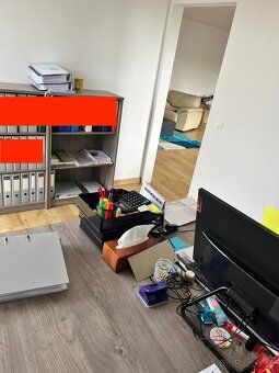 Veľkosťou nadštandardná kancelária (vyše 99 m2) na prenájom 