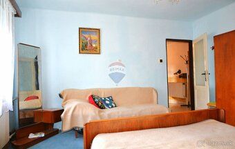 RK RE/MAX Vám ponúka na predaj dvojpodlažný, 6 - izbový, pod
