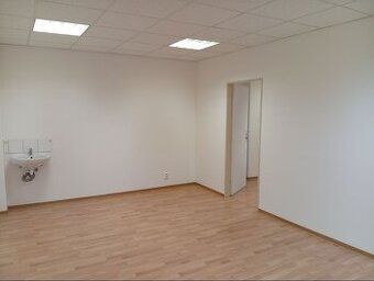 Ponúkame kancelárske priestory 34 m² na prenájom na prízemí 