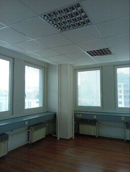 Ponúkame kancelárske priestory 34 m² na prenájom na prízemí 