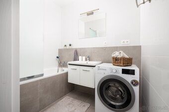 Mucha Estate ponúka na predaj svetlý 2-izbový byt s veľkou l