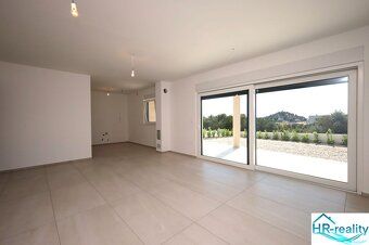Ponúkame Vám na predaj priestranný moderný apartmán v nocvos