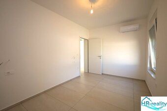 Ponúkame Vám na predaj priestranný moderný apartmán v nocvos