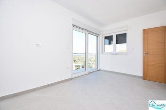 Ponúkame na predaj 3 izbový svetlý, priestranný, moderný byt