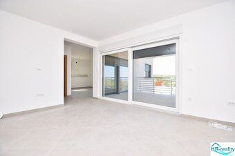 Ponúkame na predaj 3 izbový svetlý, priestranný, moderný byt