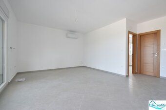 Ponúkame na predaj 3 izbový svetlý, priestranný, moderný byt