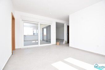 Ponúkame na predaj 3 izbový svetlý, priestranný, moderný byt