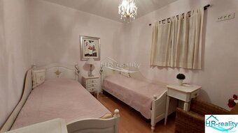 Ponúkame na predaj kompletne zariadenú luxusnú vilu s jacuzz