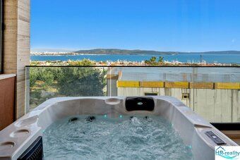 Ponúkame na predaj luxusný penthouse v Kaštele, len pár minú