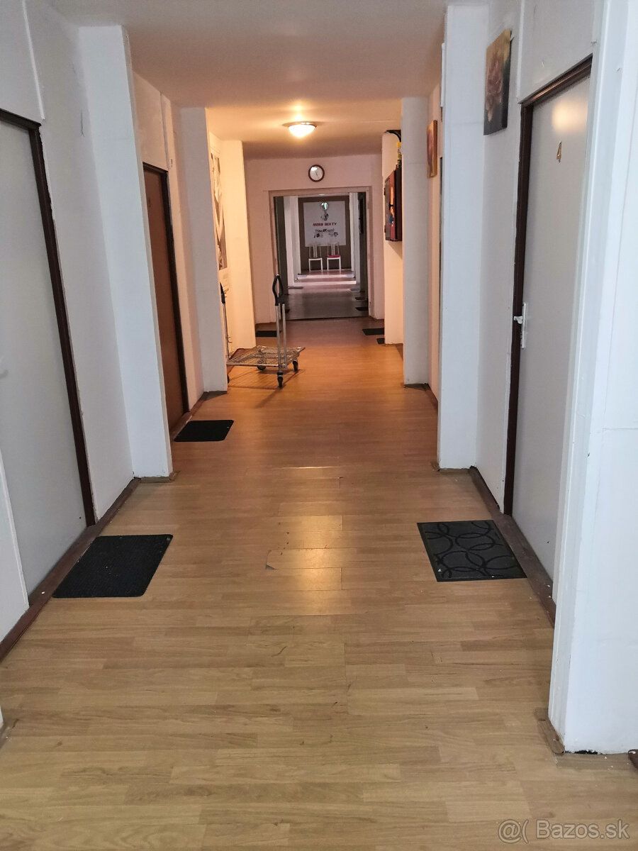 Ponúkam ma prenájom sklady, 10m2 15m2 a 30m2.Sklady sa dajú 