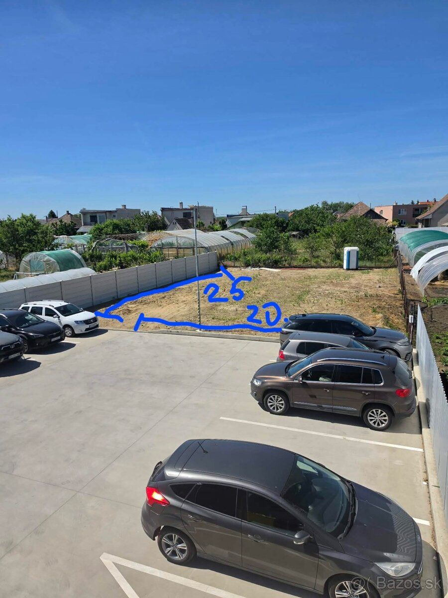 Ponúkam vám pozemok na prenájom v meste Nesvady. Pozemok je 