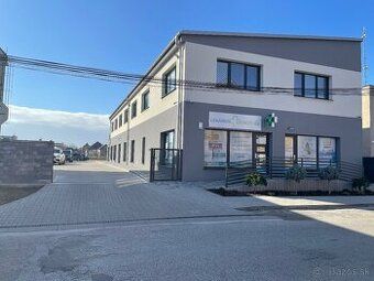Ponúkam na prenájom kanceláriu v centre mesta Nesvady,ktorá 