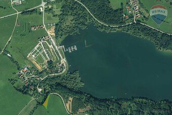 Ponúkam na predaj mierne svahovitý pozemok s výmerou 2220 m2