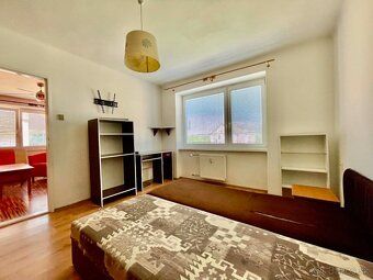 Ponúkame na predaj 2 izbový byt s komorou, so zariadením a d