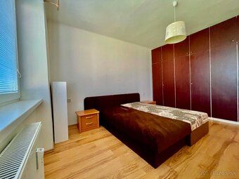 Ponúkame na predaj 2 izbový byt s komorou, so zariadením a d