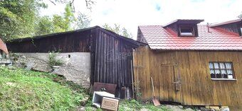 Ponúkame na predaj pôvodnú dreveničku v malebnej obci Koláro