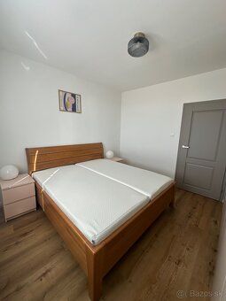 Bez realitky ponúkam na prenájom priestranný a vkusne zariad