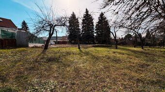 Ponúkame na predaj pozemok v zastavanej časti, medzi domami,