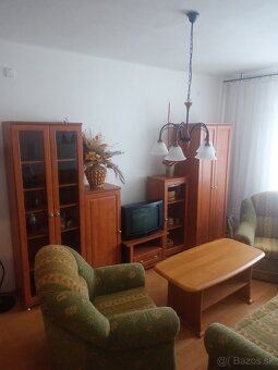 Predám 2. izbový byt o rozlohe 46 m2. Byt je situovaný na 2 