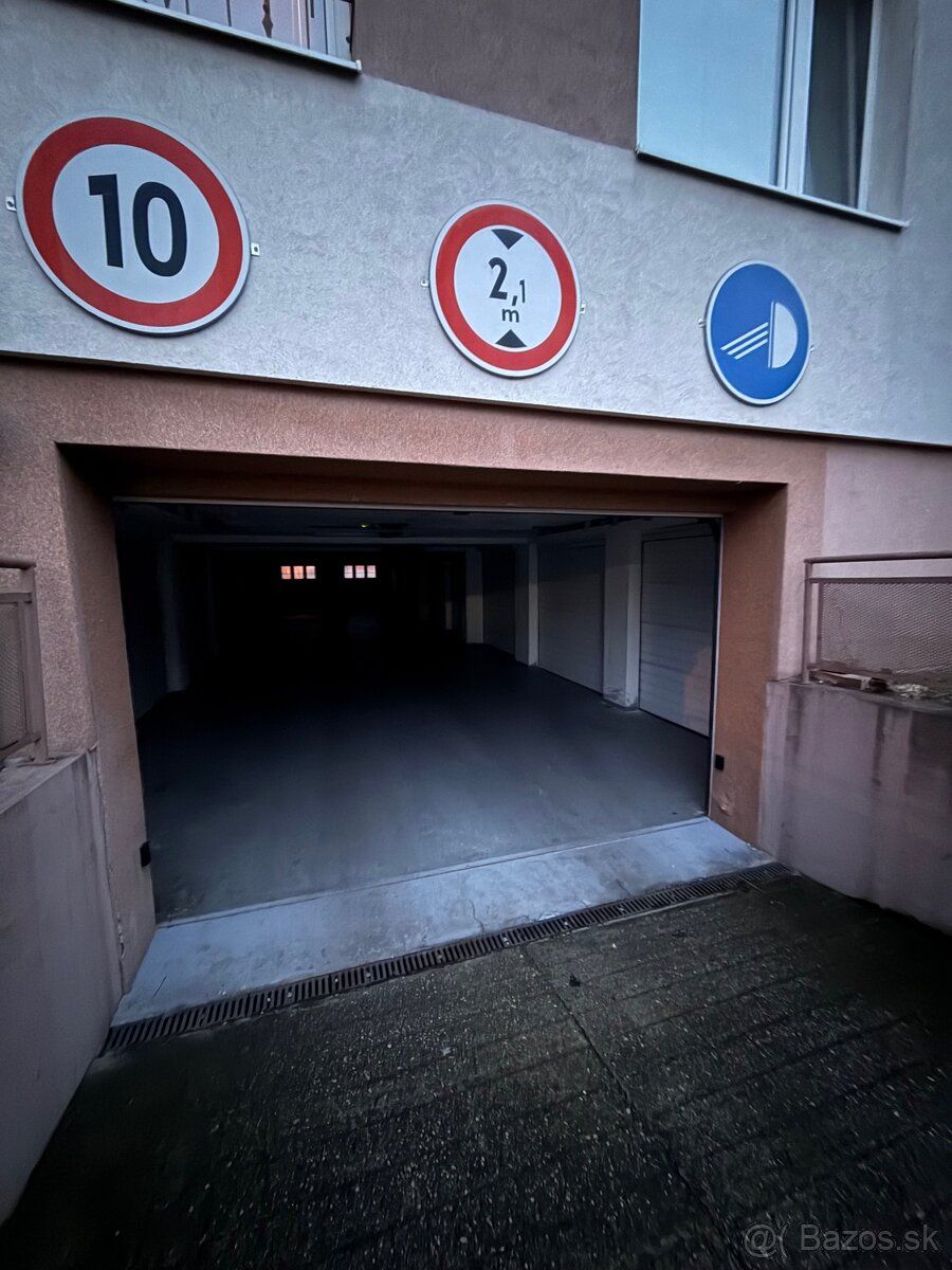 Predám garáž. Rozloha 15 m2 Garáž sa nachádza na ulici Podzá