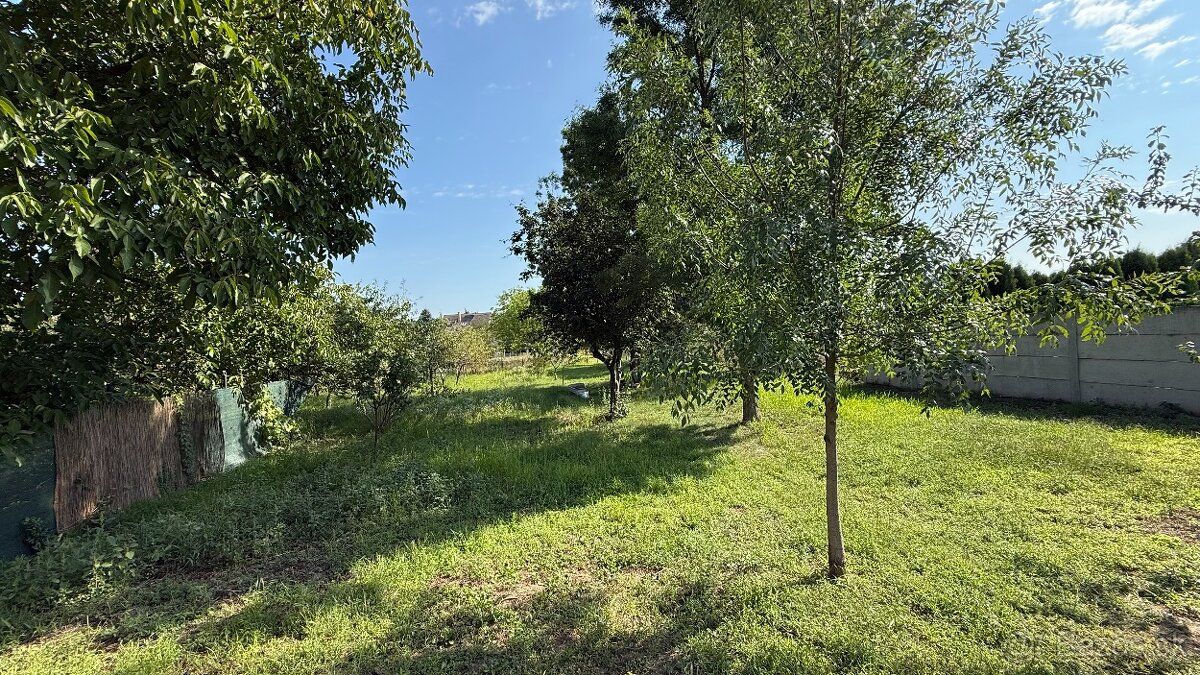 Ponúkame Vám na predaj tri stavebné pozemky v meste Želiezov