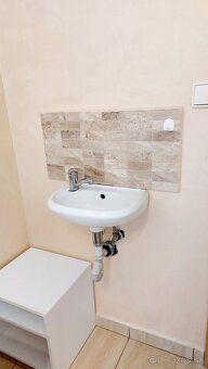 Salón krásy na výbornom mieste v Ružinove. Vstup priamo z ul